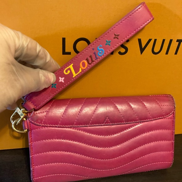 Louis Vuitton Pink Leather Clutch - Picture 6 of 8